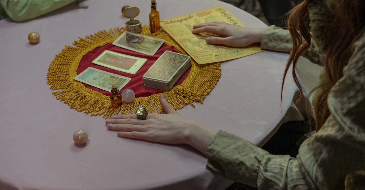 Мистические символы и атрибуты гадания в современном контексте